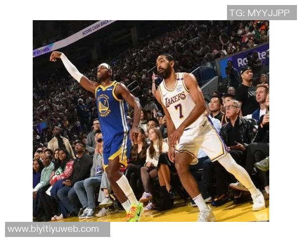 科尔强调季前赛首战湖人将采用深度轮换策略确保球员体能不被过度消耗 科尔强调季前赛首战湖人将采用深度轮换策略确保球员体能不被过度消耗