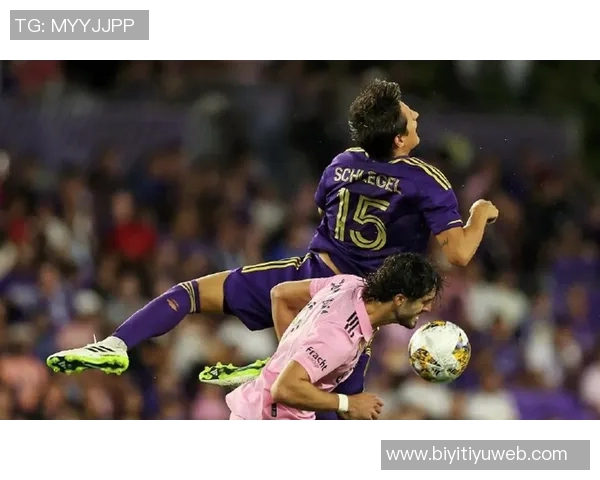 梅西精彩助攻阿尔巴破门球队2-0领先展现默契配合 梅西精彩助攻阿尔巴破门球队2-0领先展现默契配合