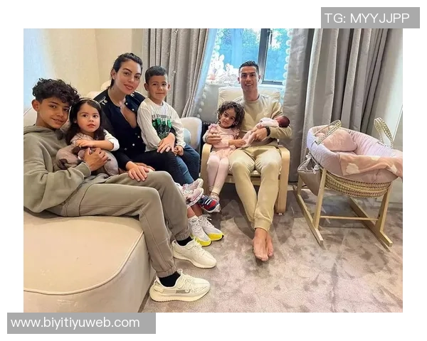 C罗为二女儿庆生送祝福偷穿乔治娜高跟鞋的趣味瞬间 C罗为二女儿庆生送祝福偷穿乔治娜高跟鞋的趣味瞬间