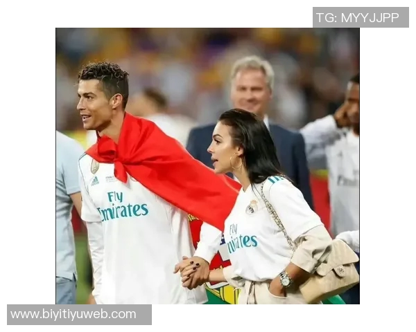 C罗为二女儿庆生送祝福偷穿乔治娜高跟鞋的趣味瞬间 C罗为二女儿庆生送祝福偷穿乔治娜高跟鞋的趣味瞬间